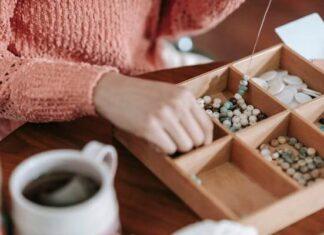 จะทำสร้อยคอ DIY จากของใช้เก่าอย่างไรให้น่ารักและไม่ซ้ำใคร สอนทำสร้อยคอ DIY จากของใช้