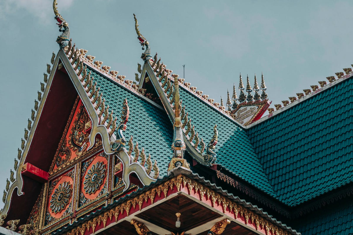 ถวายของใส่บาตร: แกะรอยความเข้าใจผิดที่ทำให้ 'บุญ' กลายเป็น 'ภาระ' (ฉบับปรับปรุง)